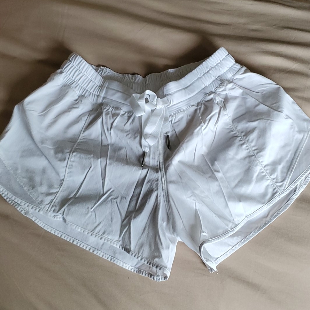 Lululemon Hotty Hot Short 2.5